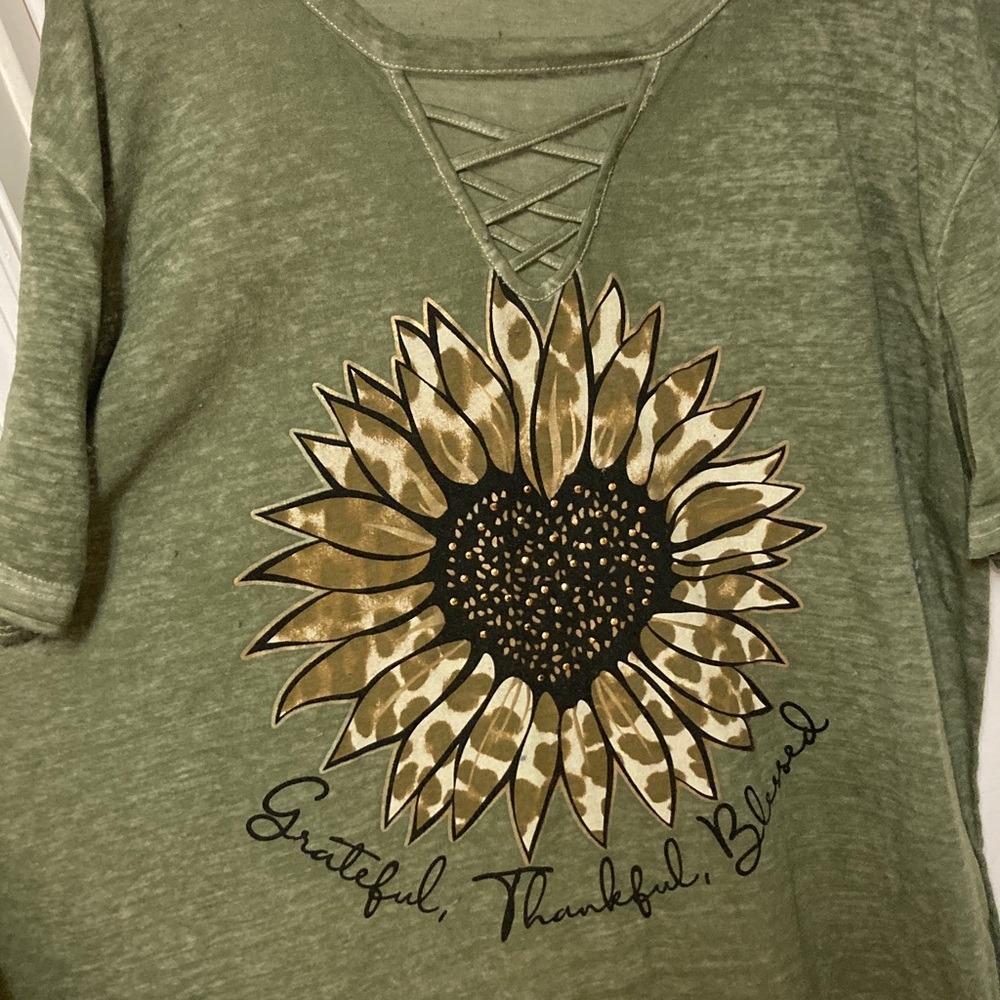 Lace-Up Sunflower Graphic Tee - Olive Green